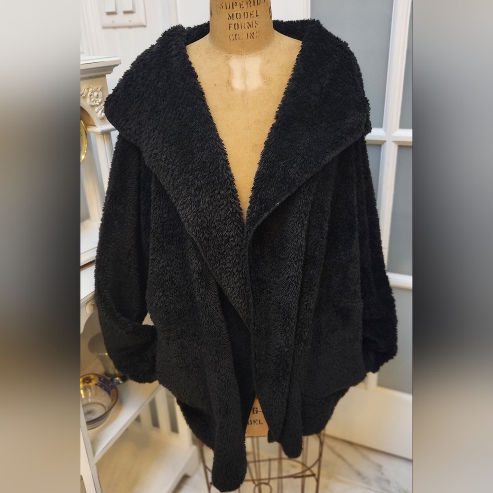 Cosy HEM & THREAD Open Front Pre-Loved Furry Black Hooded Sweater EUC